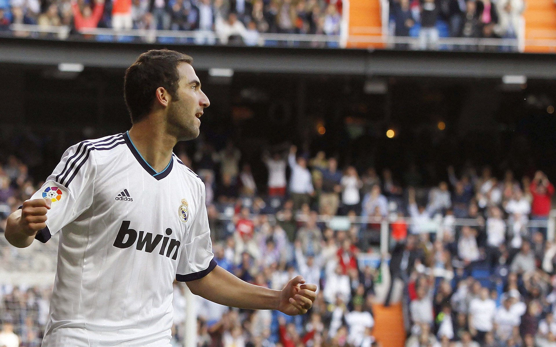 国际比赛中，某队势如破竹，取得胜利，在国际比赛中多次获第一名